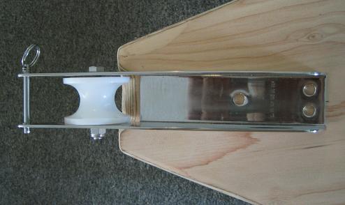 Hollowed out portion of the bow plate for line clearance