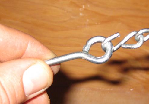 hooking on an eyebolt to the chain