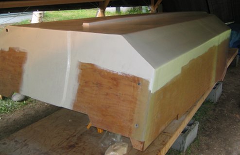 The motor board is epoxy glued on and its edges are chamfered with epoxy paste