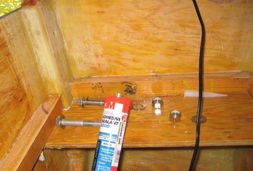 In addition to stiffening up the rear sides of the boat, these braces help transfer the force from the 
outboard forward up through the boat