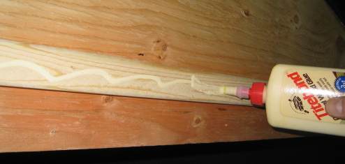 Applying glue to the edge cleat