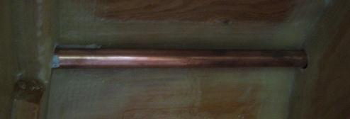 Transom drain pipe passing through transom well